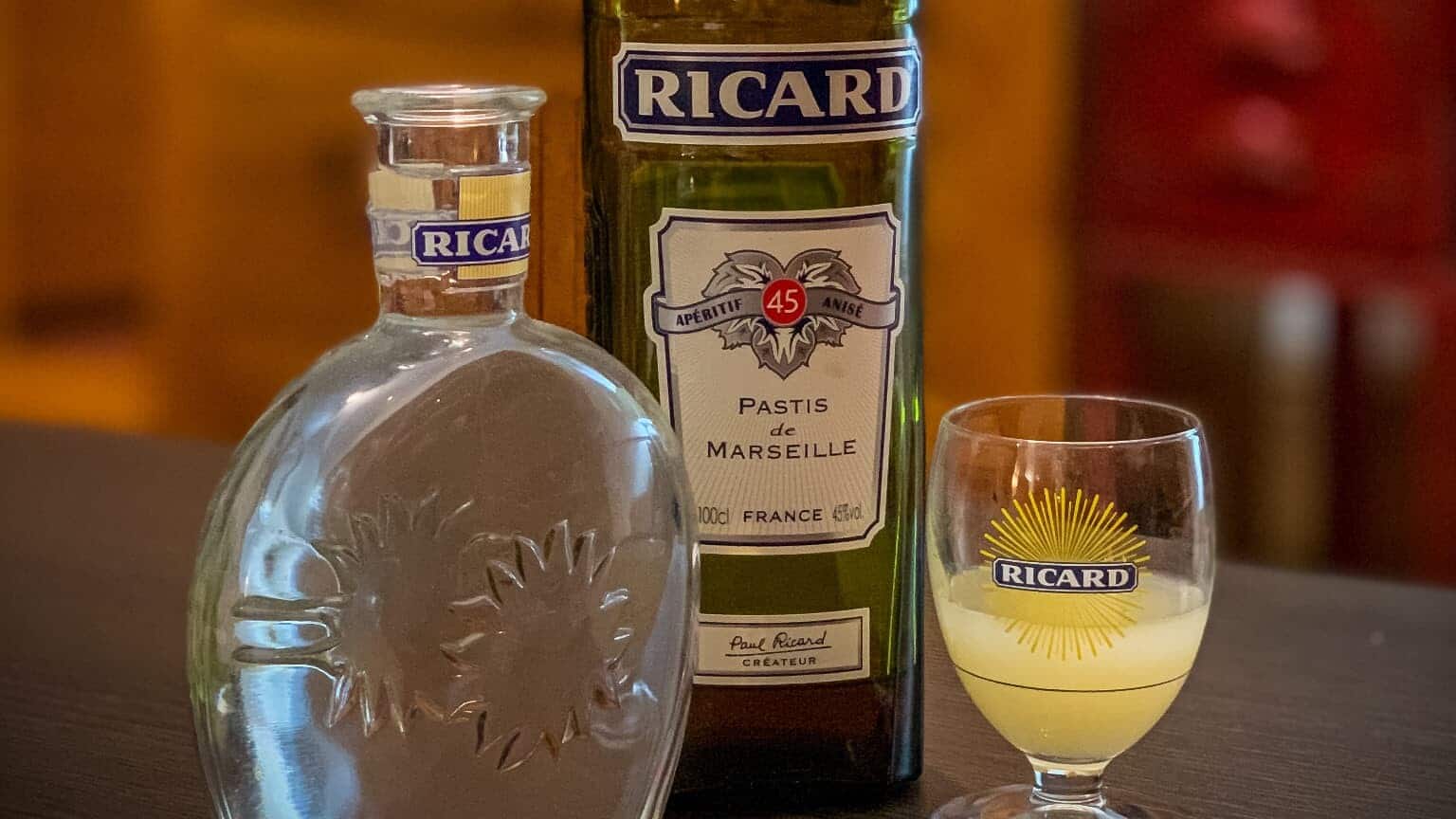 Bouteille et verre de Ricard